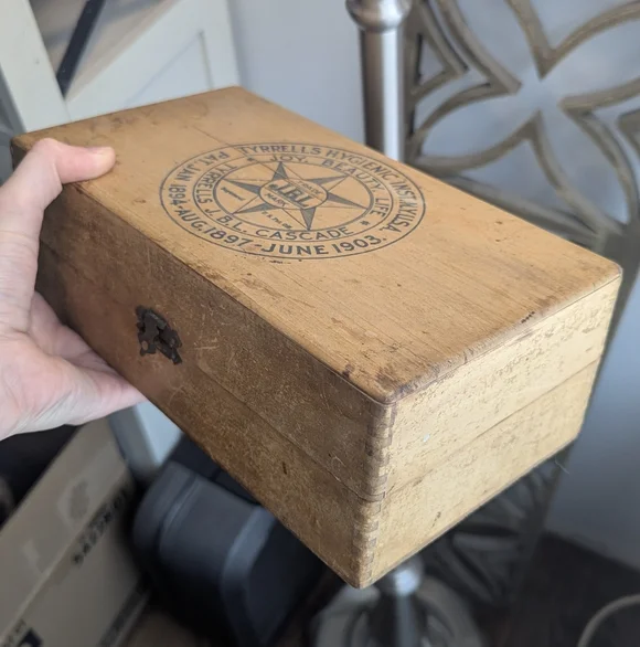 Antique 1903 Tyrrell's J.B.L. Cascade Hygienic Wooden Box Early Medical Box - Picture 9 of 9